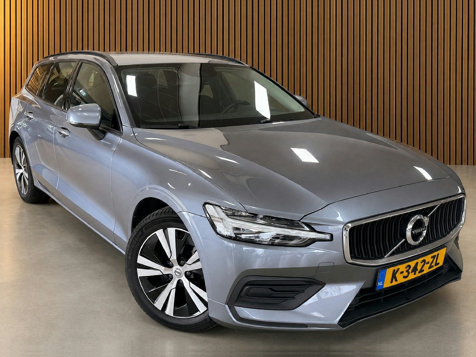 Volvo V60 2.0 B3 Momentum Advantage | PDC | Carplay | Trekha, Auto's, Euro 6, 4 cilinders, 1969 cc, Origineel Nederlands