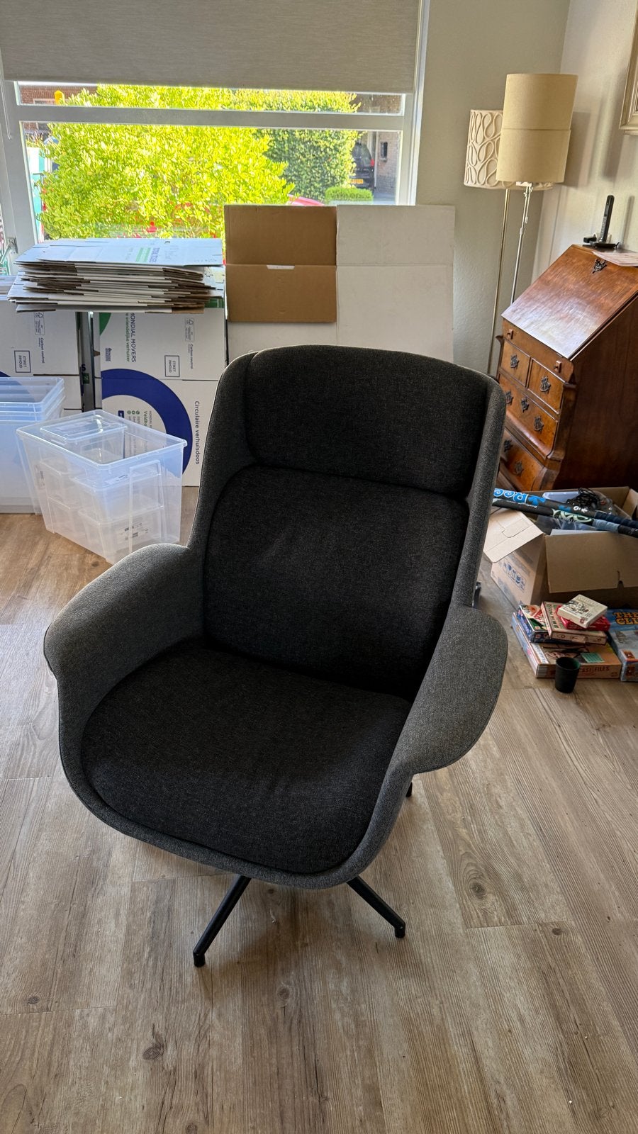 IKEA ÄLEBY Draaifauteuil, Gunnared middengrijs/donkergrijs, Huis en Inrichting, Fauteuils, Ophalen, 75 tot 100 cm, Zo goed als nieuw