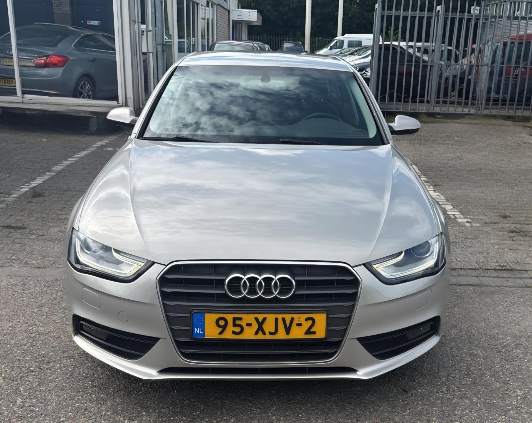 Audi A4 Limousine 1.8 TFSI Pro Line Automaat, Auto's, Audi, Euro 5, Stof, Gebruikt, Zwart