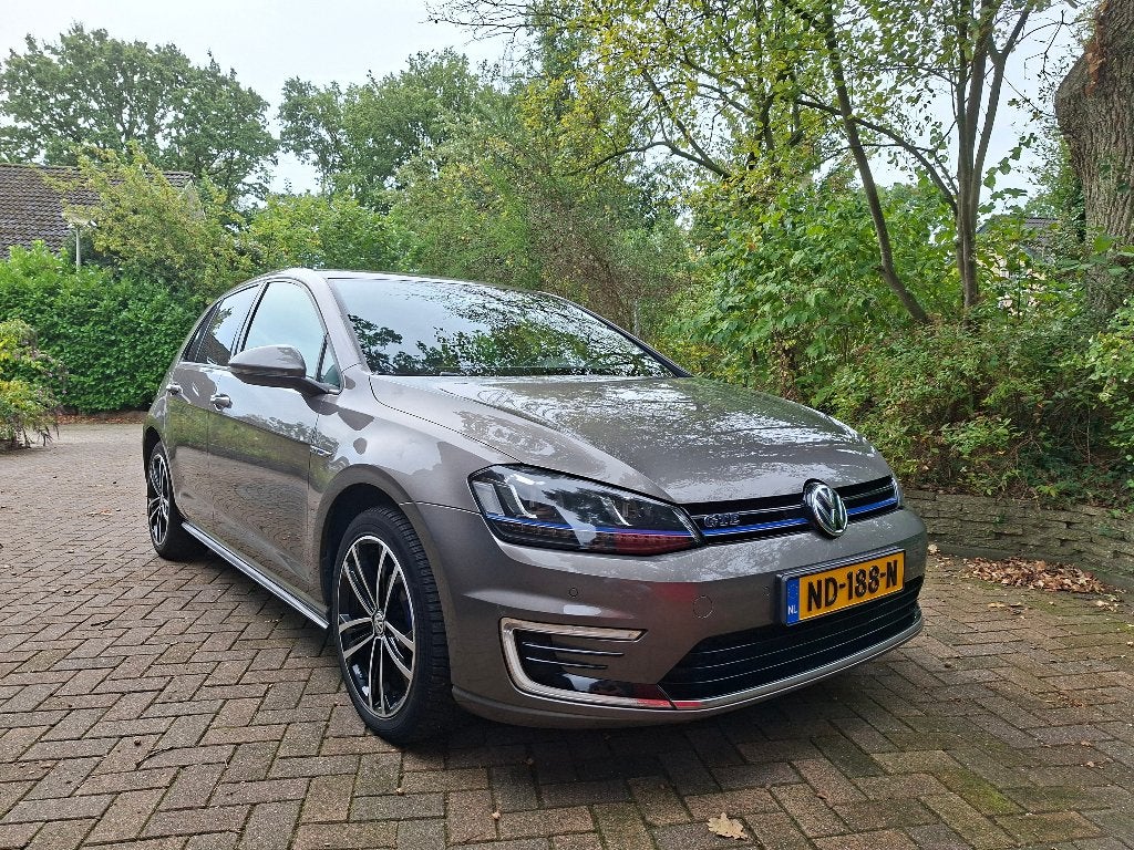 Volkswagen Golf GTE 1.4 TSI Plug-in Hybrid DSG | Trekhaak, Stof, Zwart, 1499 kg, Zilver of Grijs