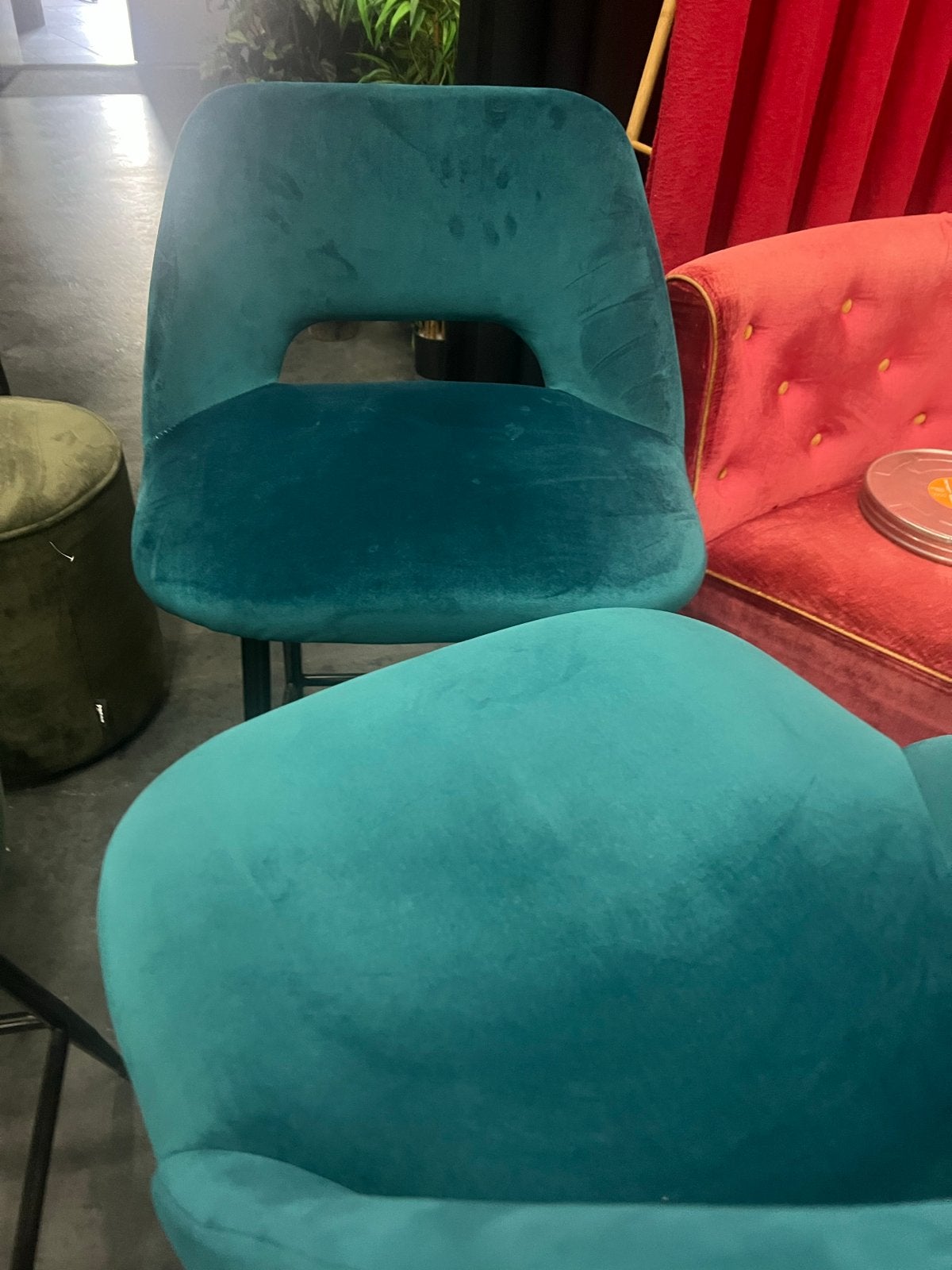 Fluwelen barkrukken in diverse kleuren, zithoogte 70 cm, Ophalen, Gebruikt, Met voetsteun, 90 cm of meer