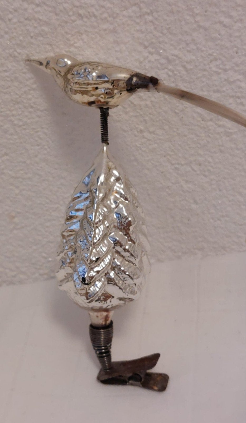 Oude Antieke kerstbal vogel op boom zilver, Diversen, Verzenden