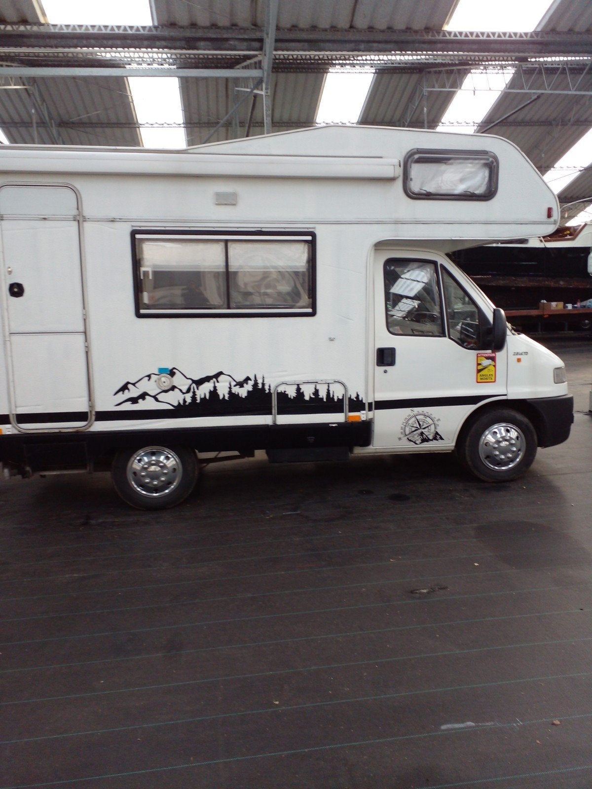 Hymer Swing Alkoof Camper - Klaar voor avontuur!, Buitenlamp, Standaard zit, Alkoof, Ringverwarming