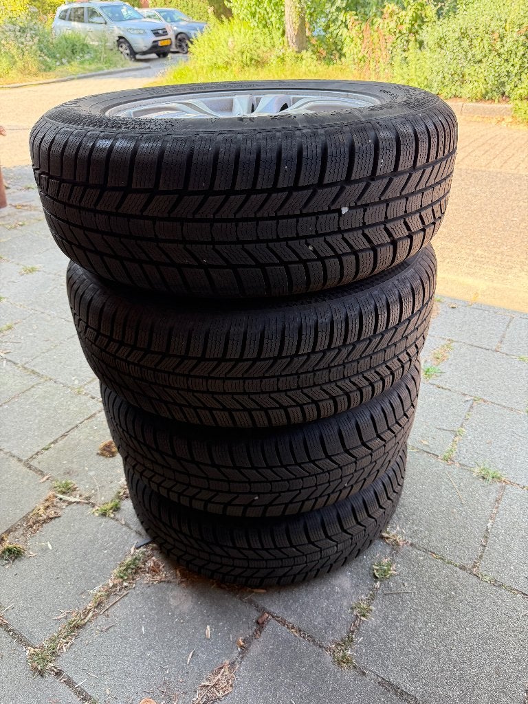 4 x Continental 215/65 R 16 H WinterContact + lichtmet velg, Ophalen, 16 inch, Winterbanden, Band(en)
