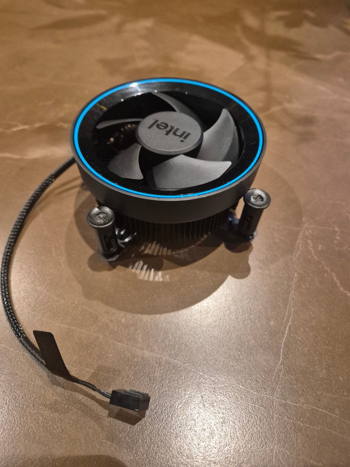 Intel RM2 Stock Koeler - Zo goed als nieuw, Computers en Software, Ophalen of Verzenden, Zo goed als nieuw, Luchtkoeling