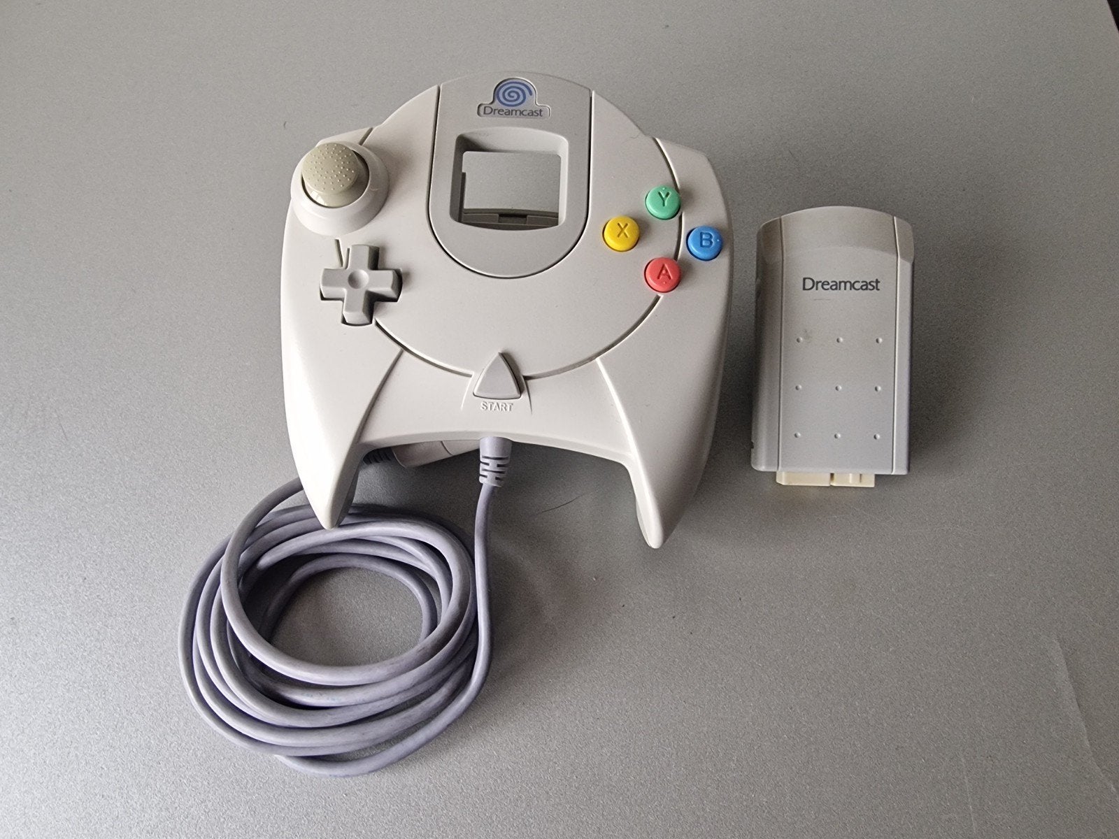 Sega dreamcast controller met vibriation pack, Spelcomputers en Games, Spelcomputers | Sega, Ophalen of Verzenden, Zo goed als nieuw