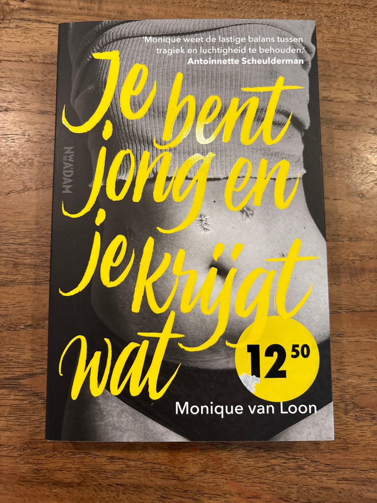 Je bent jong en je krijgt wat - Monique van Loon, Ophalen of Verzenden, Zo goed als nieuw, Nederland