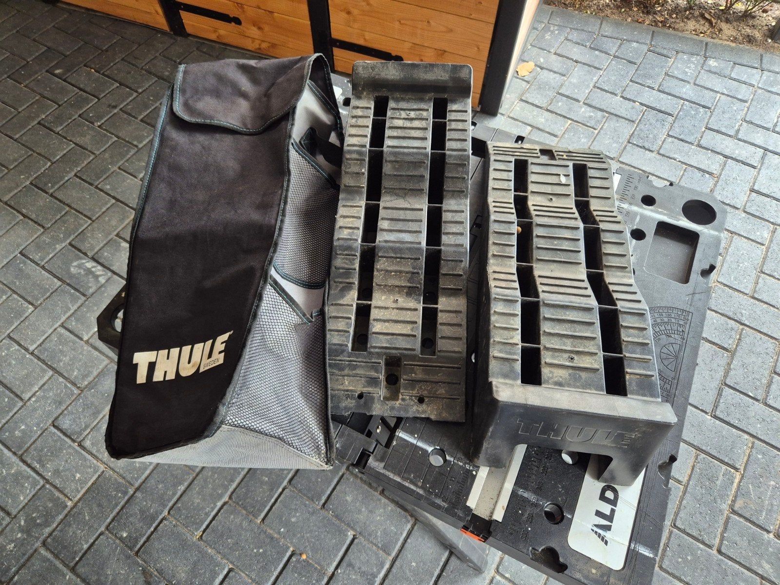 Thule Levelers met opbergtas voor camper/caravan, Ophalen, Gebruikt