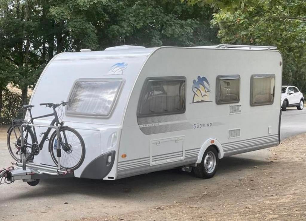 Knaus Südwind Premium Line, Rondzit, Frans bed, Particulier, Luifel