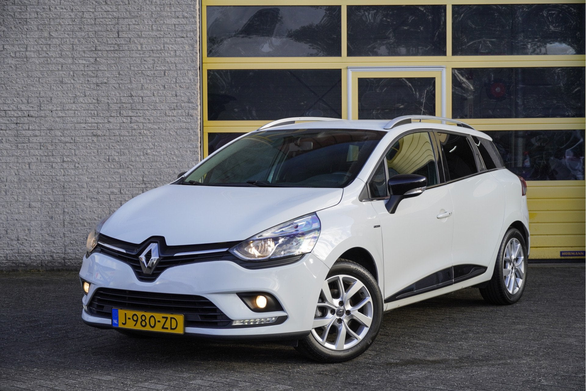 Renault Clio Estate 0.9 TCe Limited BJ2020 Lmv 16" | Led | P, Auto's, Voorwielaandrijving, Stof, Gebruikt, Parkeersensor