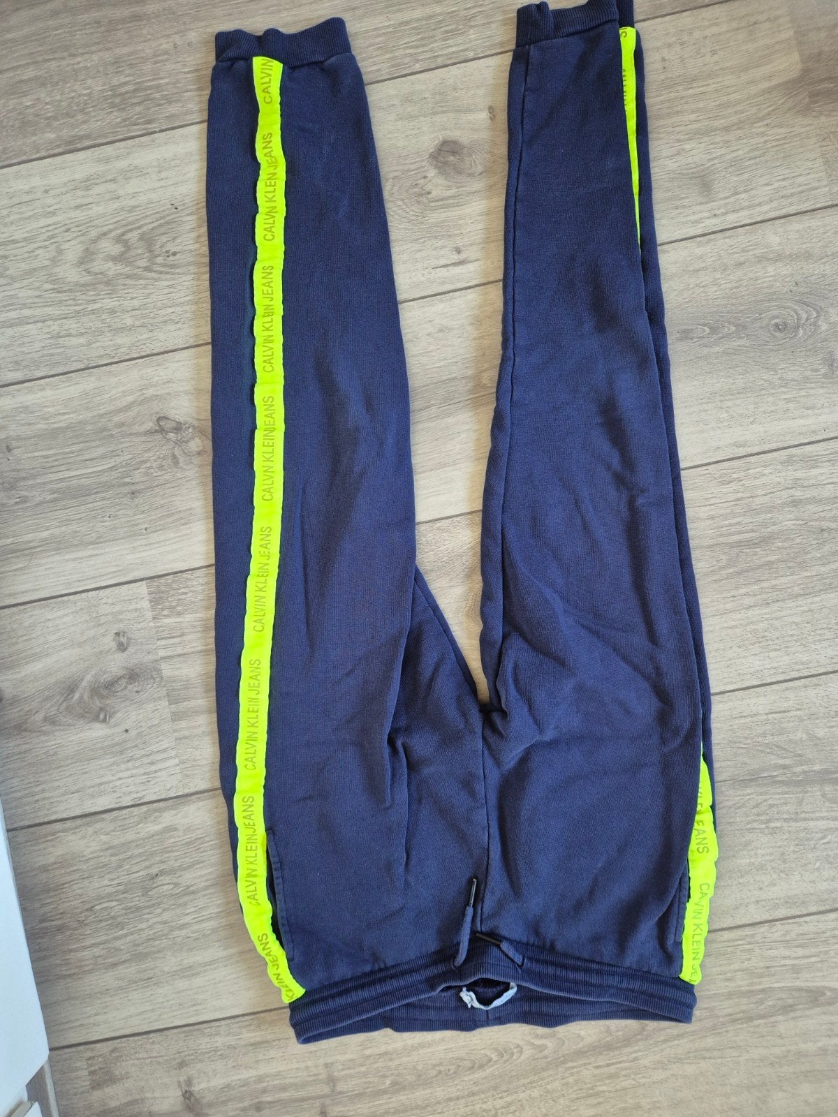 Calvin Klein Jeans joggingbroek met neon streep, Ophalen of Verzenden, Jongen, Broek