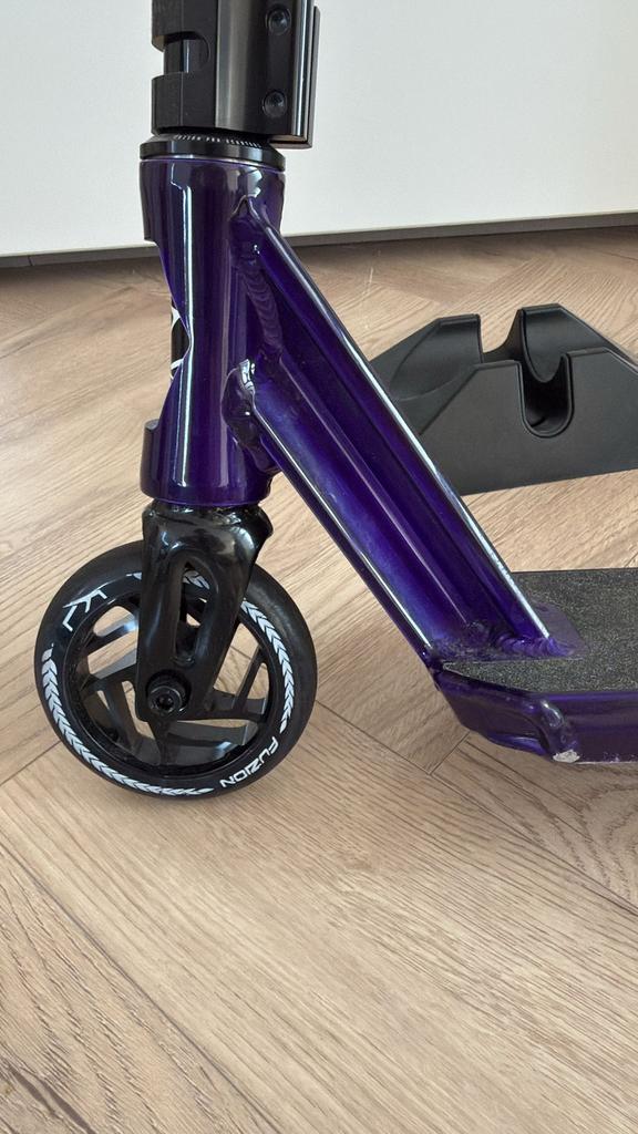 Fuzion Z-serie stuntstep paars metallic, Fietsen en Brommers, Steps, Ophalen, Zo goed als nieuw, Gewone step