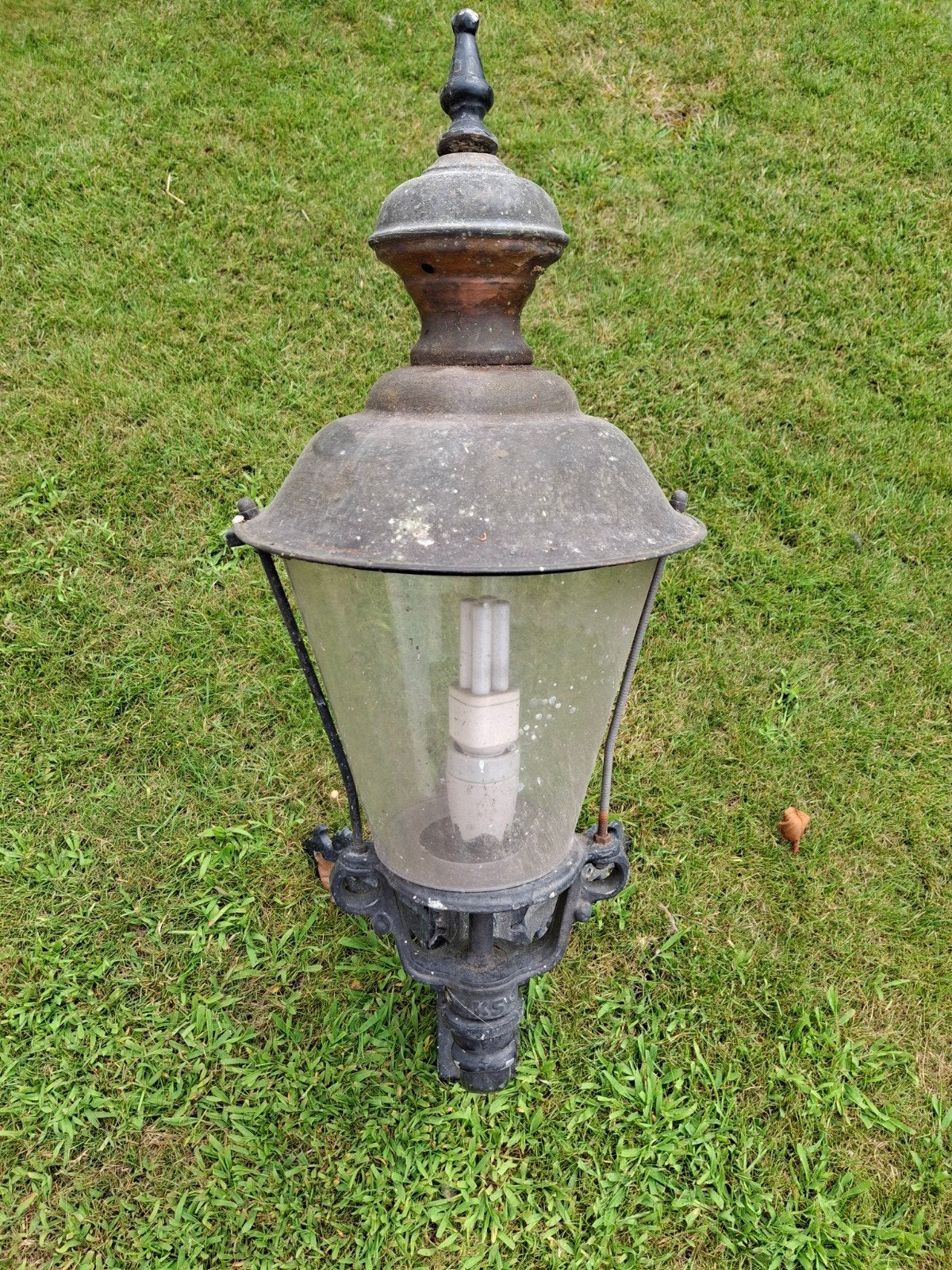 Antieke gietijzeren buitenlamp, Ophalen