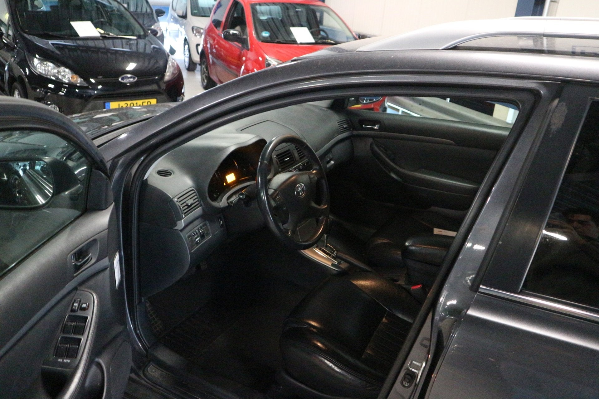 Toyota Avensis Wagon 2.0 VVTi Business Pro AUTOMAAT/ TREKHAA, 1998 cc, 1370 kg, 4 cilinders, Stoelverwarming
