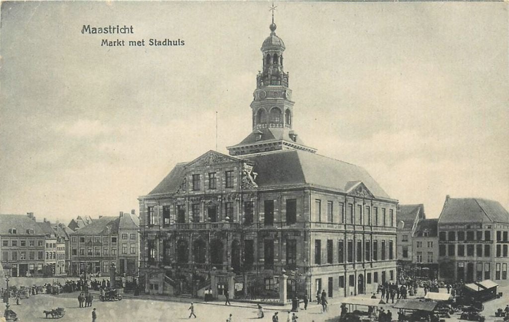 379-210-047 Maastricht Markt Stadhuis, Verzenden, Voor 1920, Limburg