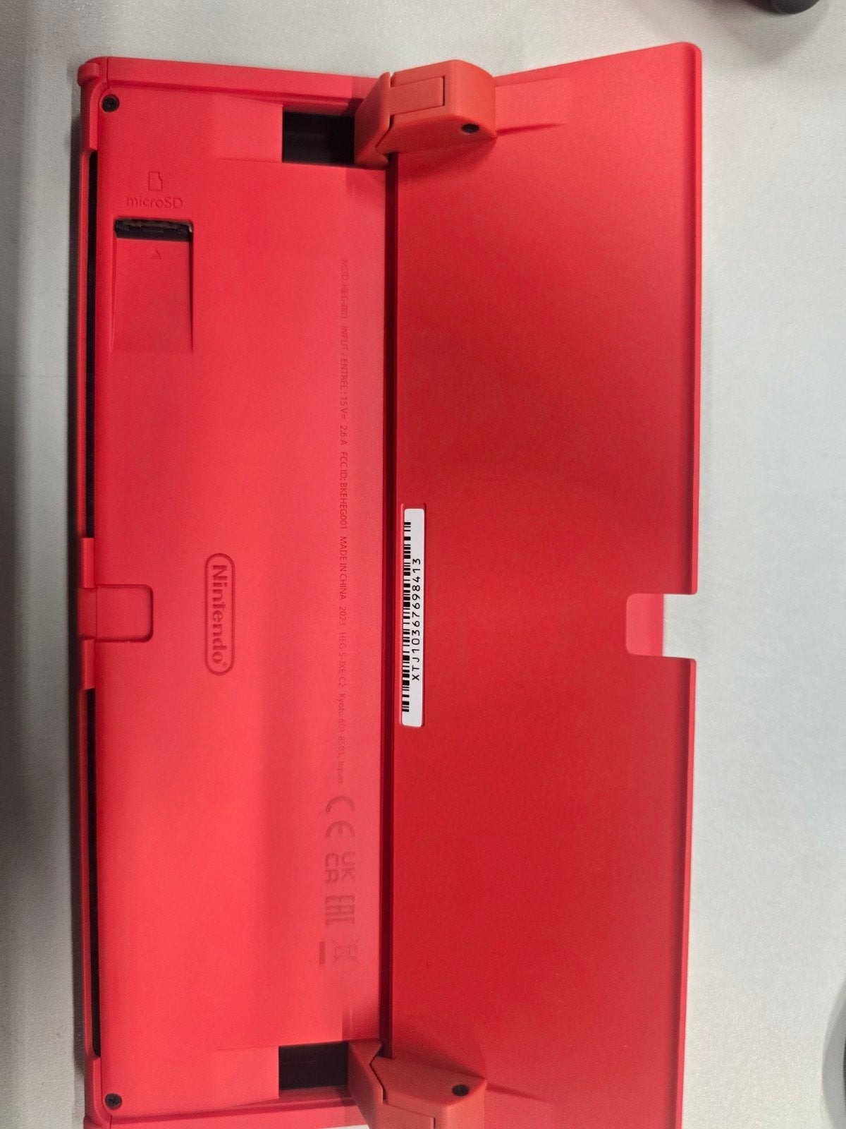 Foto 6 van Nintendo Switch Mario Limited Edition