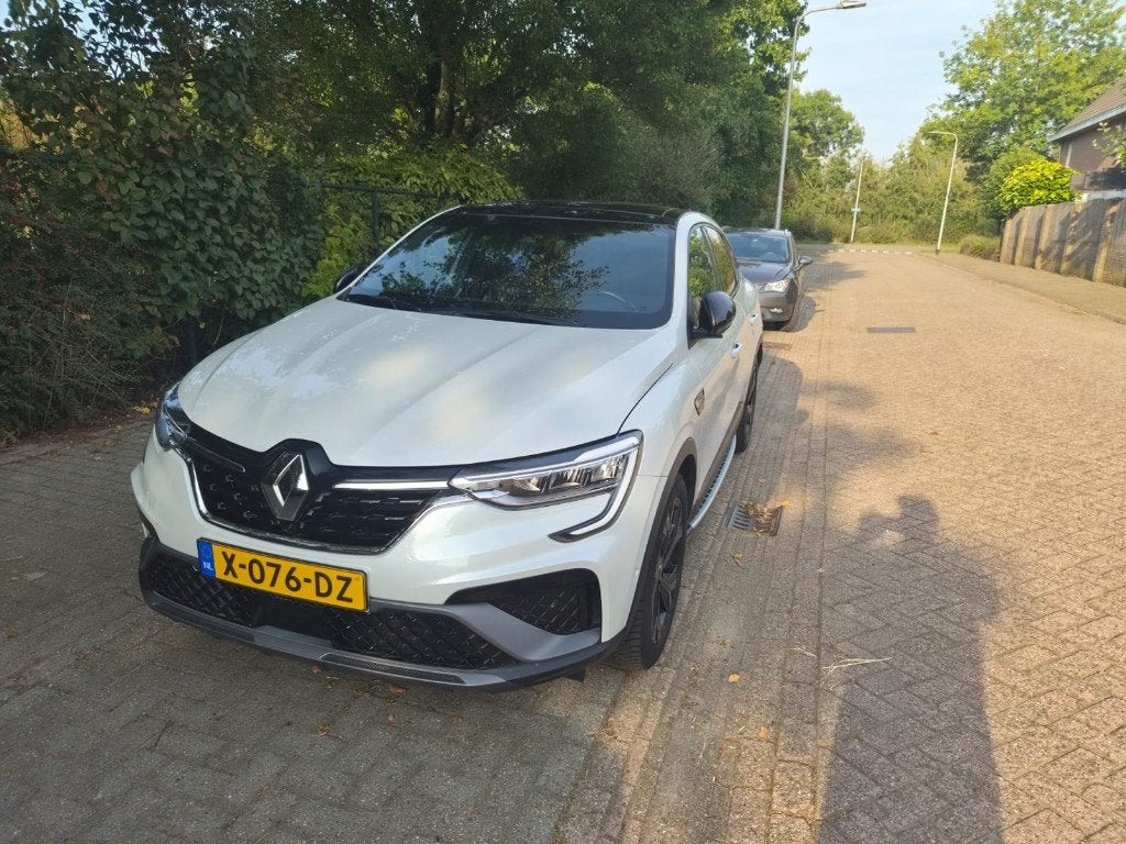 Renault Arkana 1.6 E-tech Hybrid 145pk Aut 2022 Wit, Auto's, Arkana, 4 cilinders, Wit, 760 kg