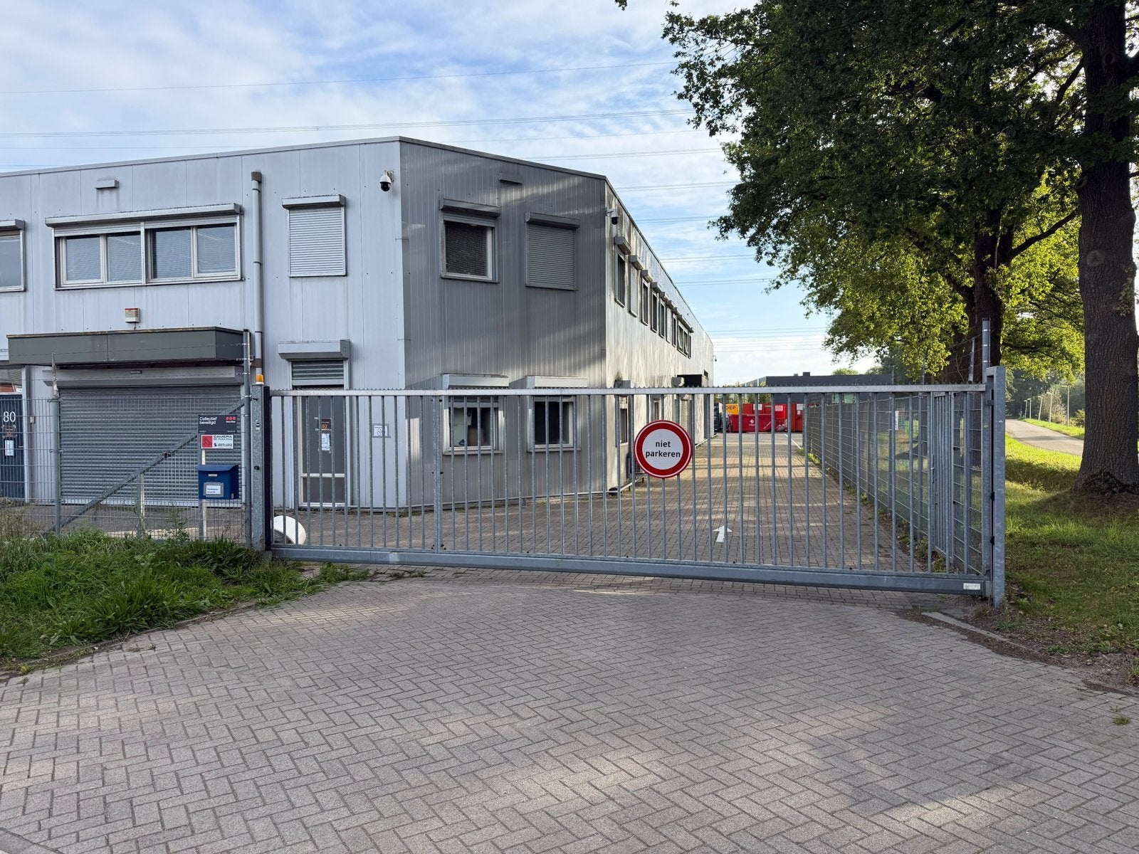 Elektrisch hek met omheining en prikkeldraad, Ophalen, Met poort, Gebruikt, Overige typen