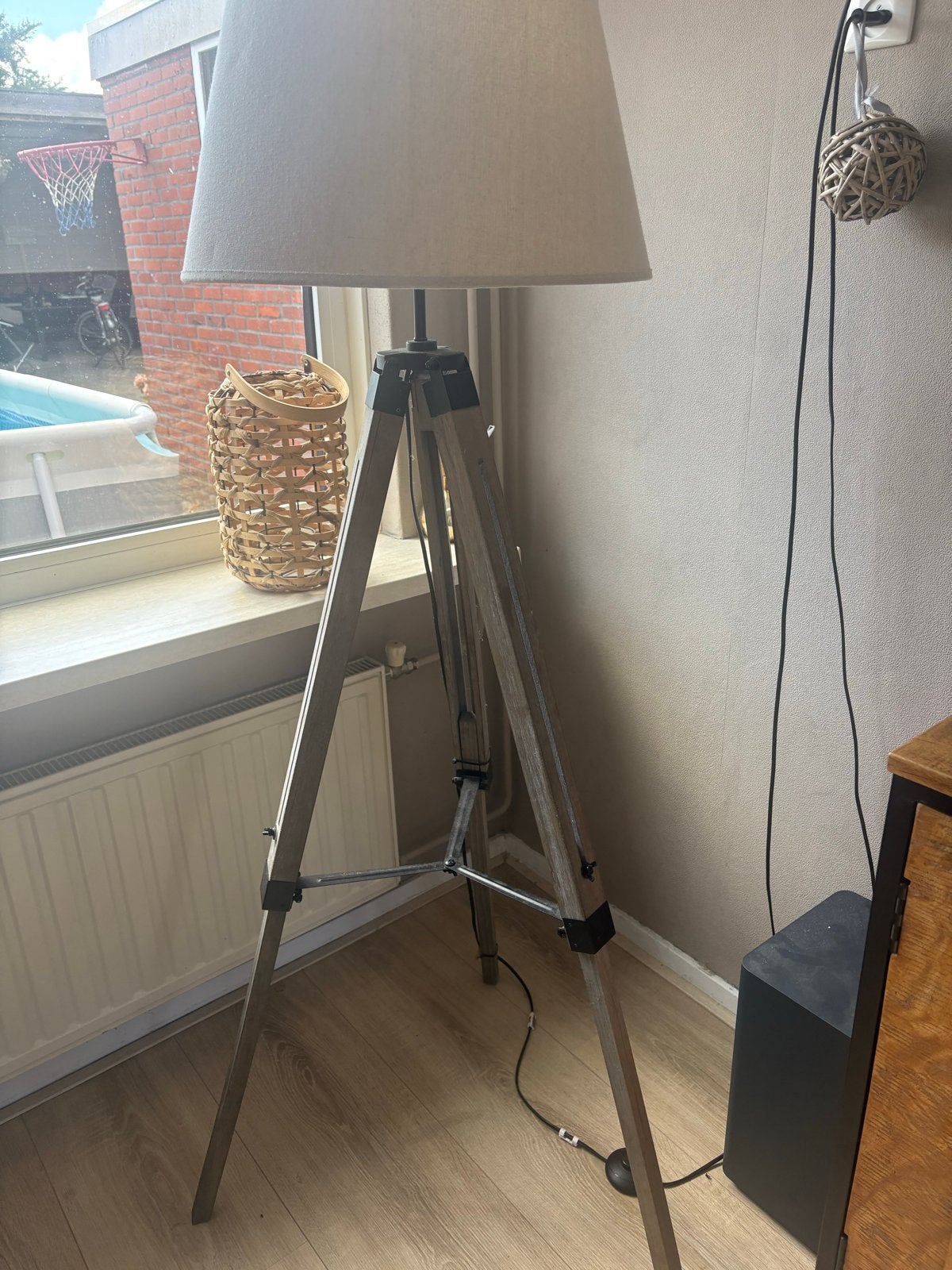 Industriële Vloerlamp met Stoffen Kap - Tripod Design, Huis en Inrichting, Lampen | Vloerlampen, Ophalen, Gebruikt, E27 (groot)