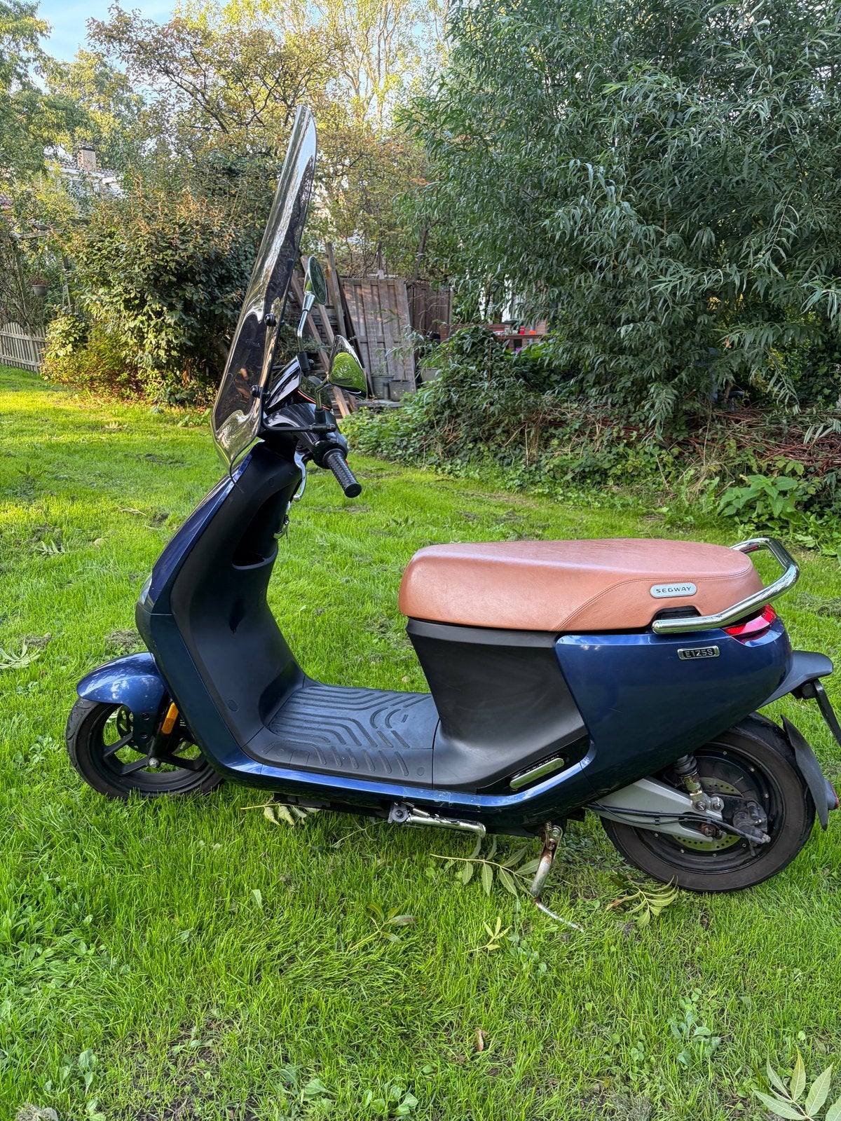 Foto 6 van Segway E125S Elektrische Scooter - Zo goed als nieuw