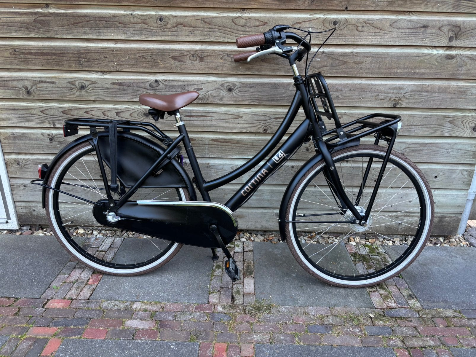 Cortina U4 meisjesfiets zwart met naafdynamo 26” Frame 46 cm, Terugtraprem, Versnellingen, Zo goed als nieuw, Minder dan 47 cm