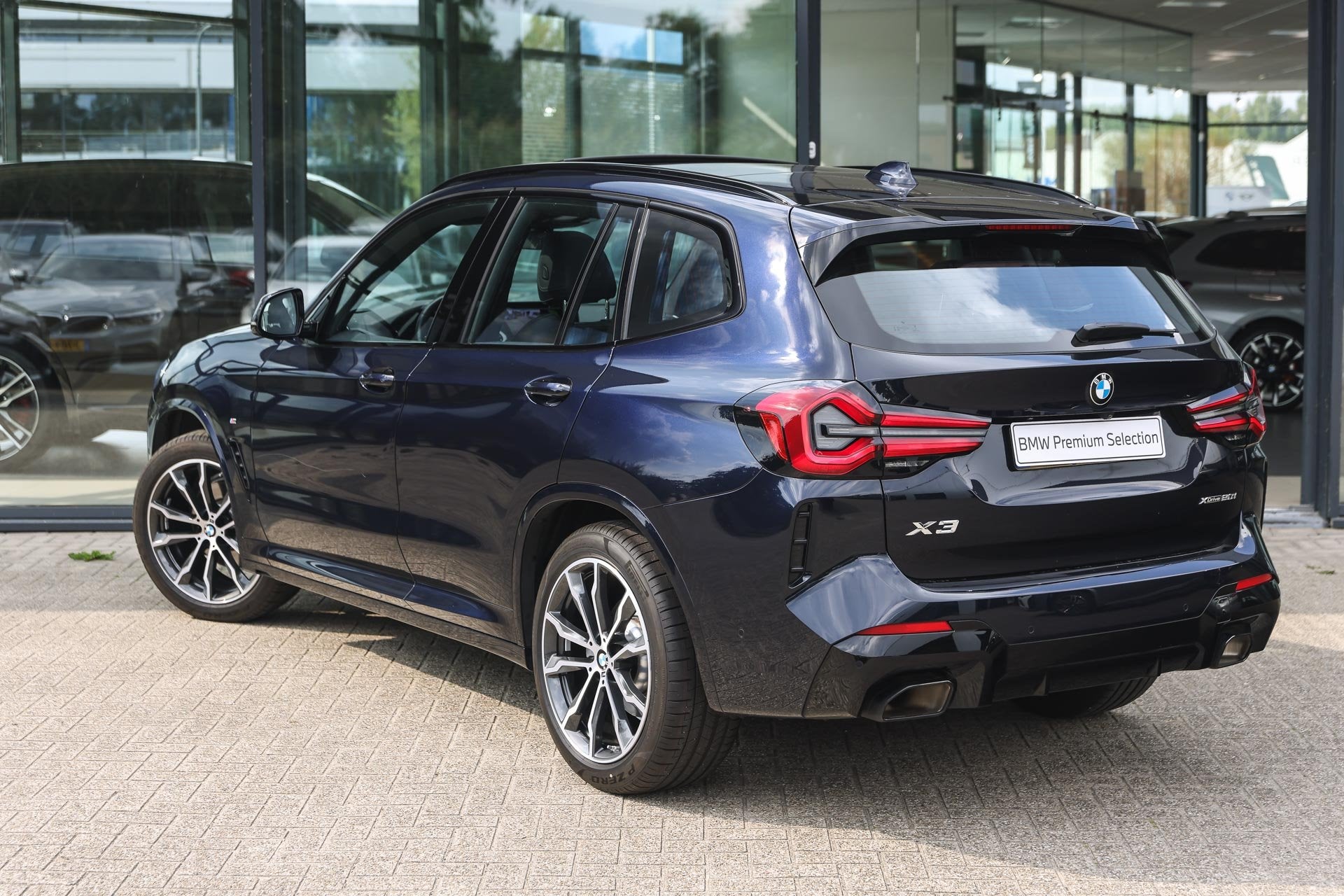BMW X3 xDrive20i High Executive M Sport Automaat / Panoramad, Auto's, Gebruikt, 4 cilinders, Zwart, Bedrijf