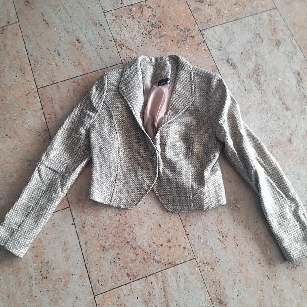Kort jasje, gevoerd  boucle, mt 42, Ophalen of Verzenden, Nieuw, Maat 42/44 (L)