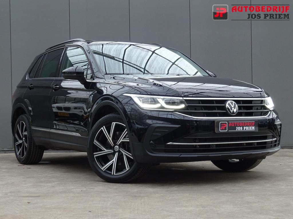 Volkswagen Tiguan 1.4 TSI eHybrid Business+ * PANORAMADAK *, Auto's, 1716 kg, 4 cilinders, Alcantara, Zwart