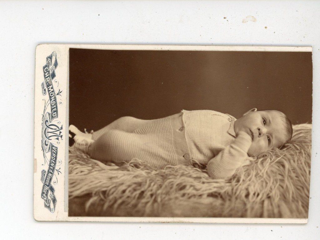 E4; Antieke CDV foto van baby, Chr. Monsted, Verden, Verzamelen, Gebruikt, Foto, Ophalen of Verzenden, Voor 1940