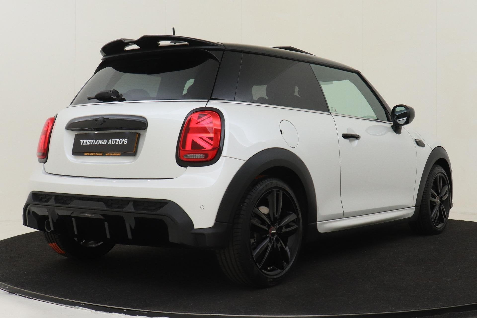MINI COOPER JOHN COOPER WORKS *INCL. ZOMER/WINTERSET!* -PANO, Auto's, Gebruikt, 4 stoelen, Origineel Nederlands, Bedrijf