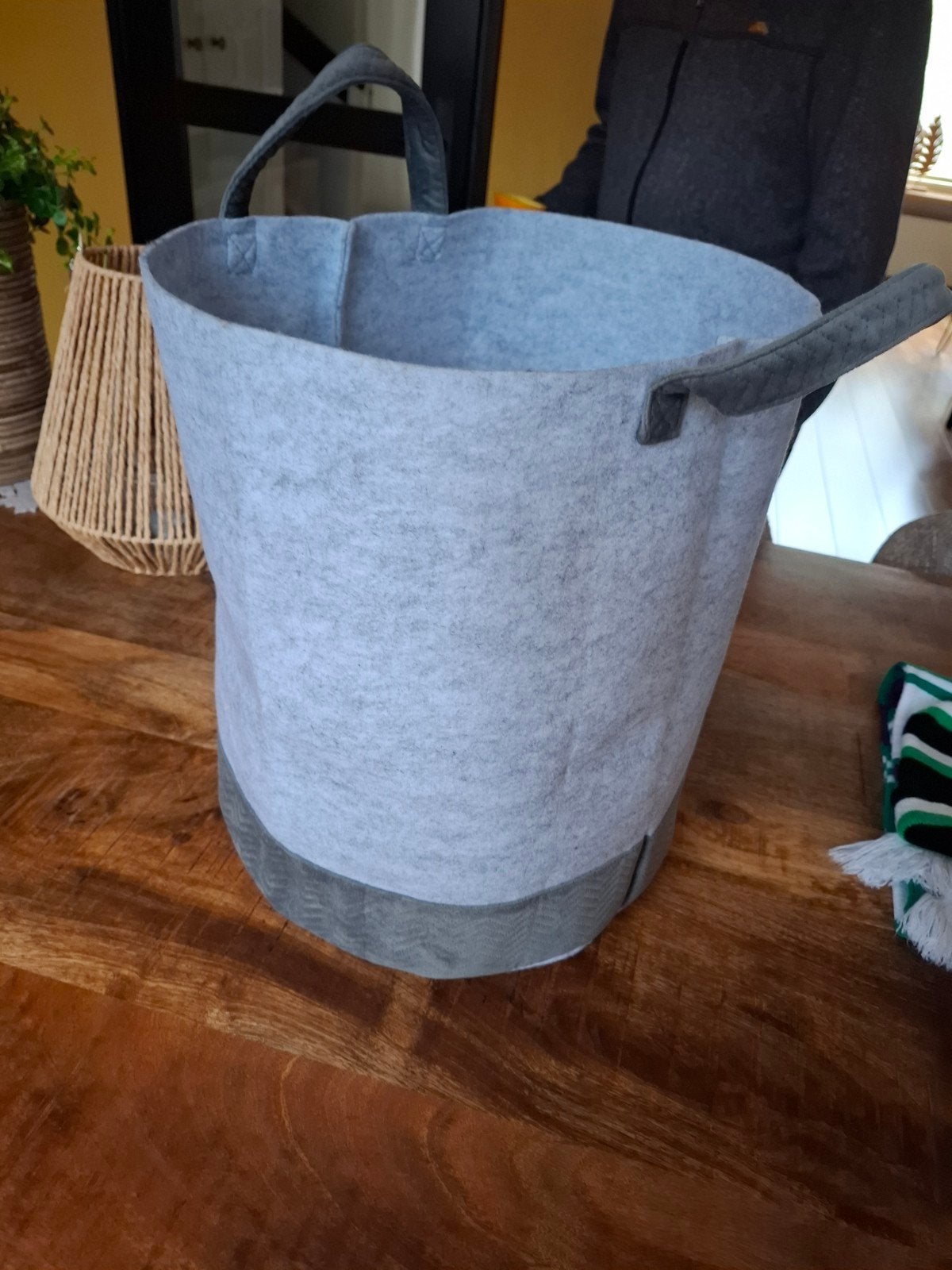 Grijze vilten opbergmand met handvatten, Ophalen of Verzenden, Nieuw, Grijs, Textiel