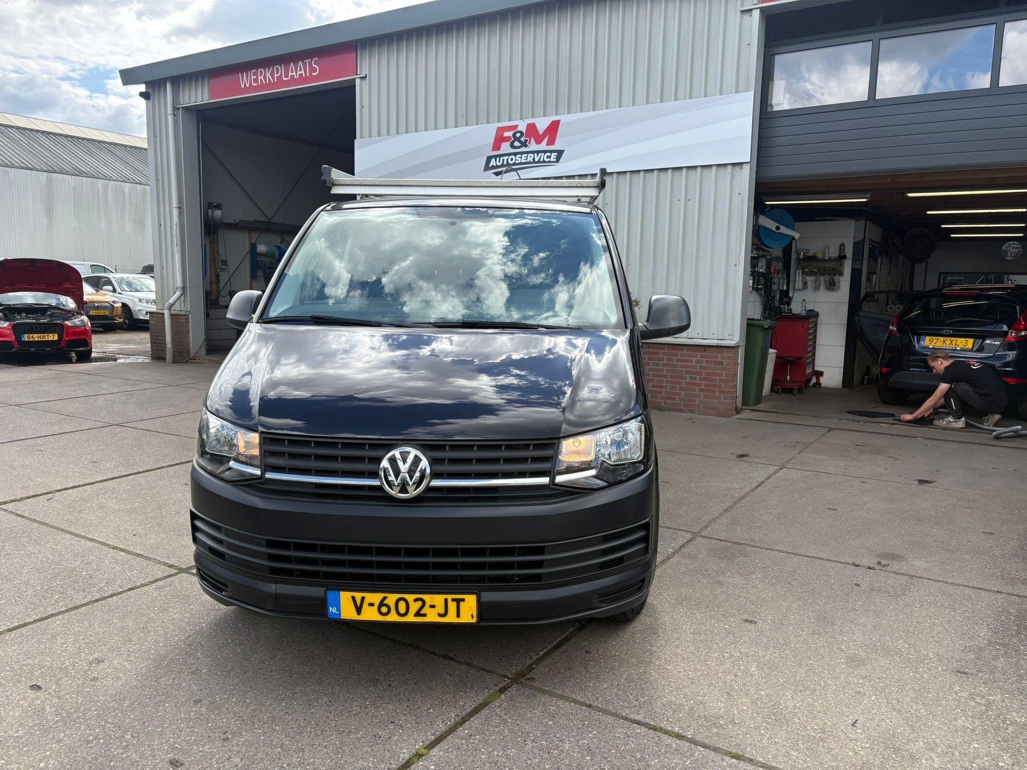 Volkswagen Transporter 2.0 TDI L2H1 Trendline Airco, pdc ach, Auto's, Voorwielaandrijving, Stof, Gebruikt, 4 cilinders