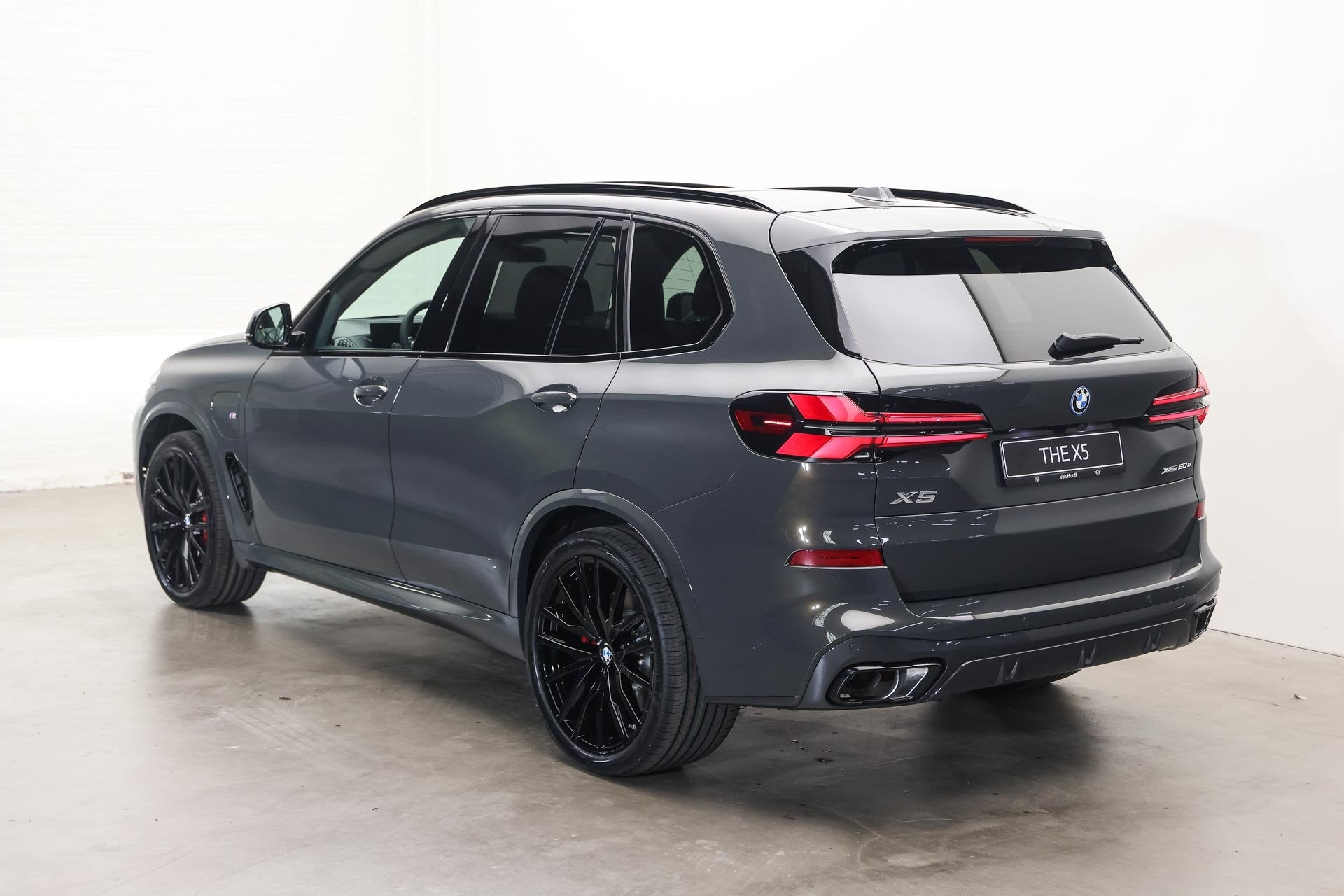 BMW X5 xDrive50e M Sport Automaat / Panoramadak Sky Lounge /, Auto's, Automaat, Dealer onderhouden, X5, 2395 kg