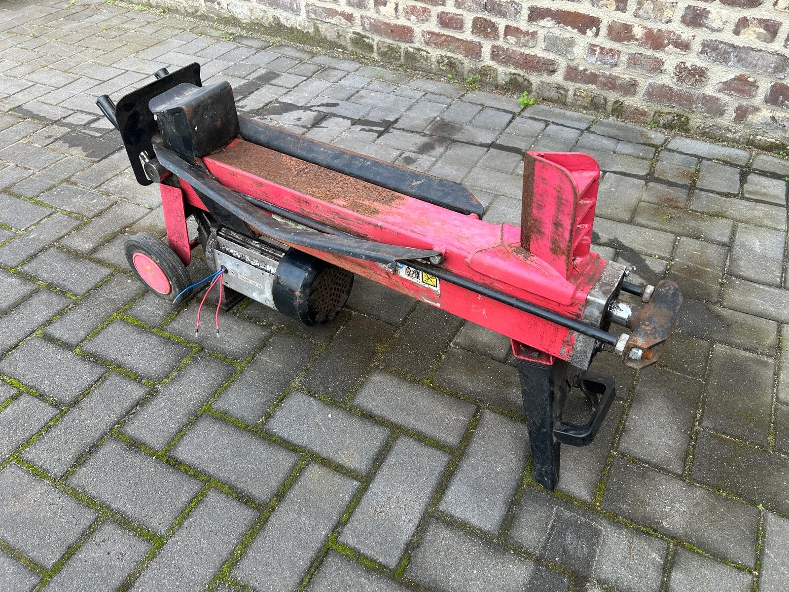 Houtklover 5Ton voor onderdelen (defecte motor), Ophalen, Gebruikt, Liggend