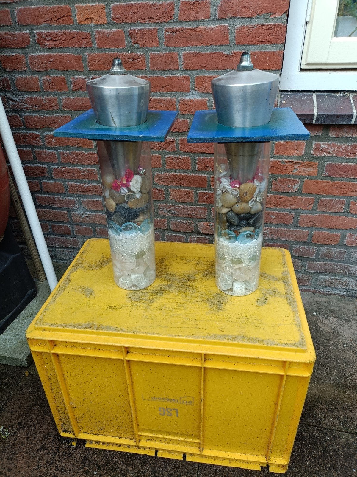 Tuinfakkels, Ophalen