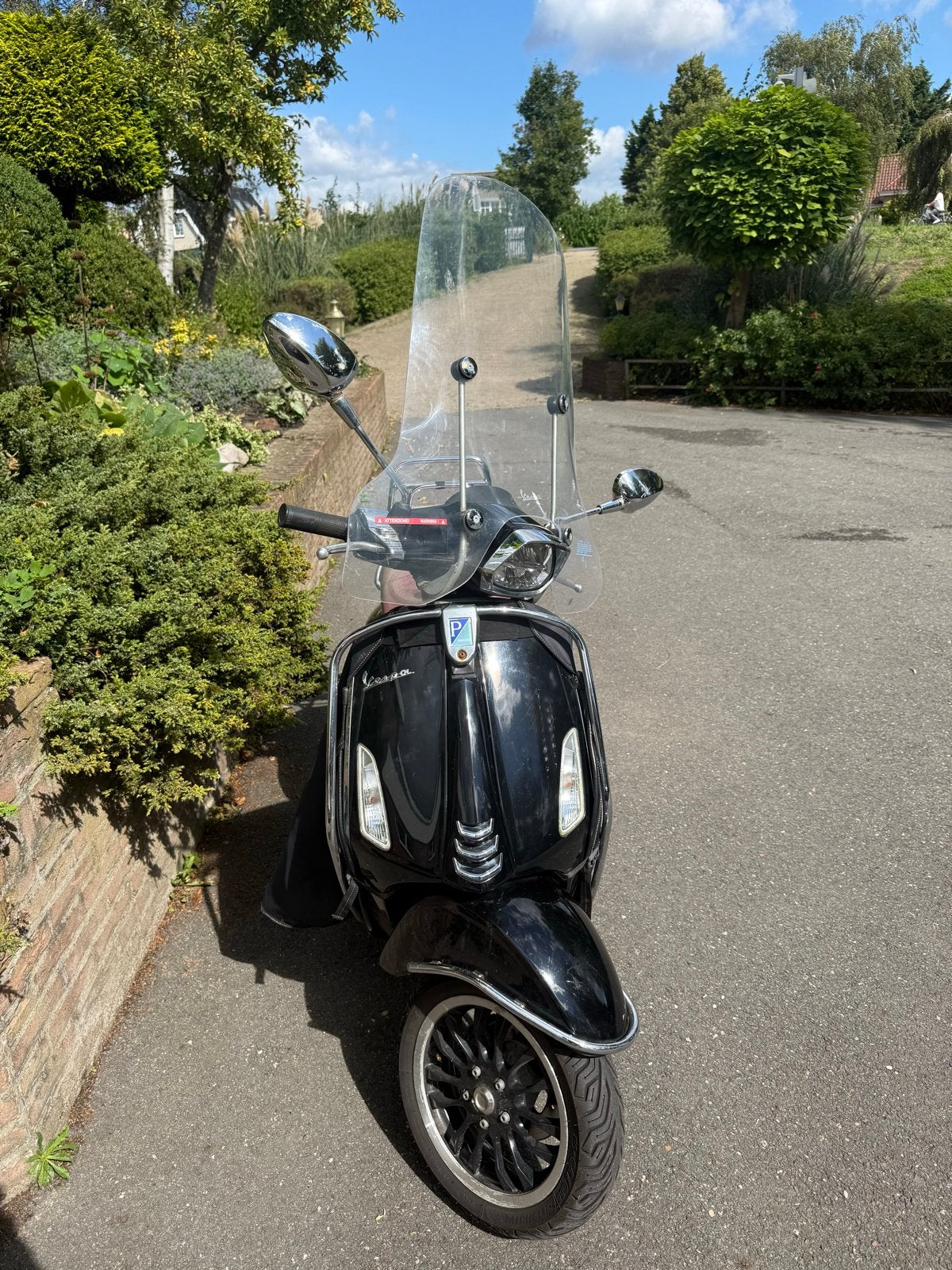 Vespa sprint 25 km/u scooter - Zwart met windscherm, Fietsen en Brommers, Scooters | Vespa, Ophalen, Gebruikt, Overige modellen