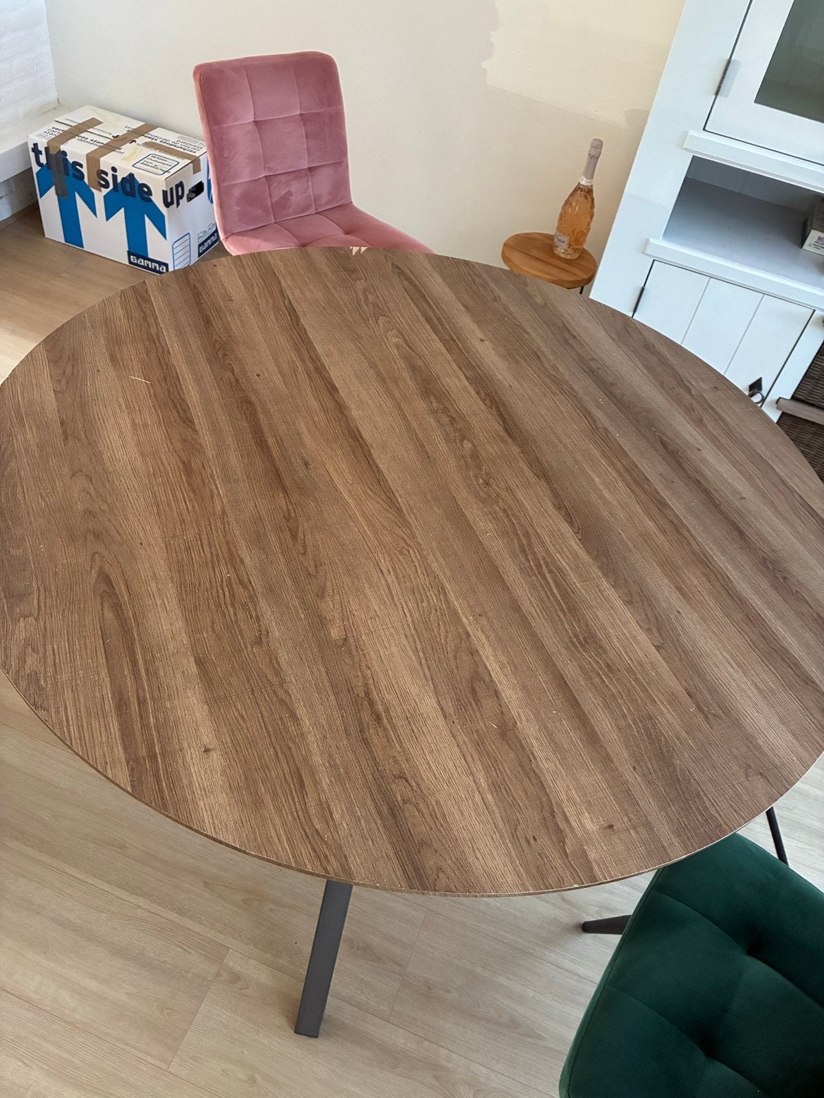Eettafel met 4 stoelen (geel, roze, grijs, groen), Ophalen, Gebruikt, 100 tot 150 cm, Rond