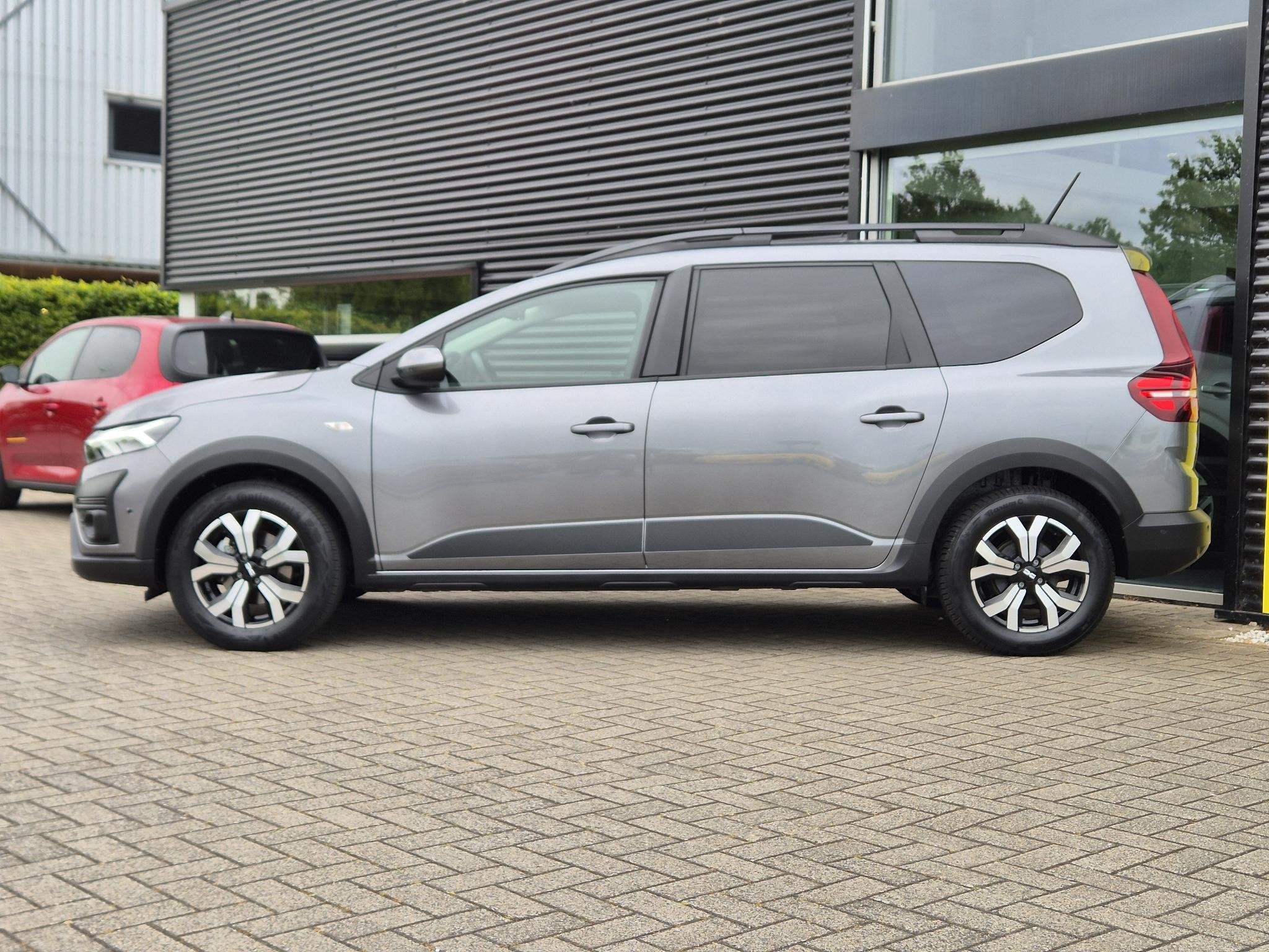 Dacia Jogger 1.6 Hybrid 140 Expression 7p. Camera, Navi, App, Auto's, 4 cilinders, 7 stoelen, Bedrijf, Jogger