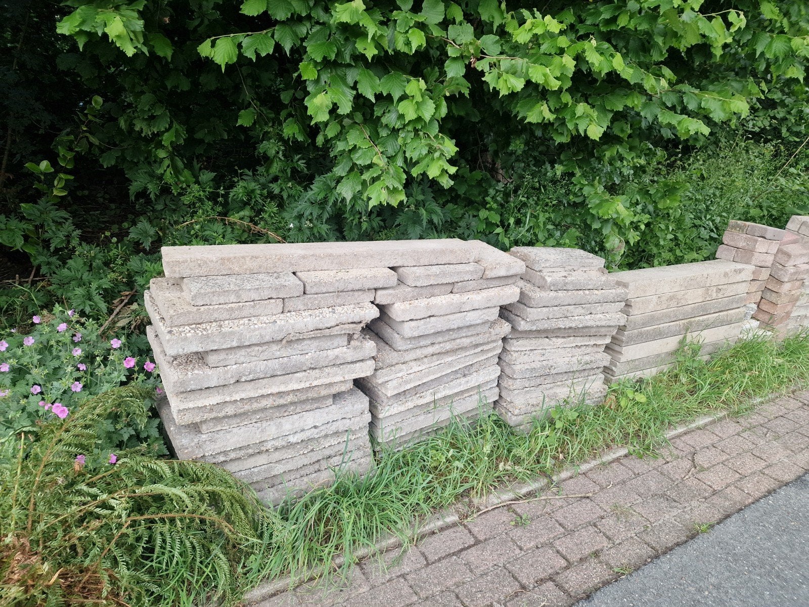 Gratis ,klinkers, grindtegels en stoepranden, Ophalen of Verzenden, Gebruikt, Beton, Klinkers