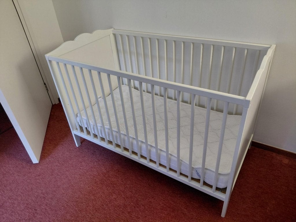 ledikantje met toebehoren, Kinderen en Baby's, Babywiegjes en Ledikanten, Ophalen, Zo goed als nieuw, Ledikant
