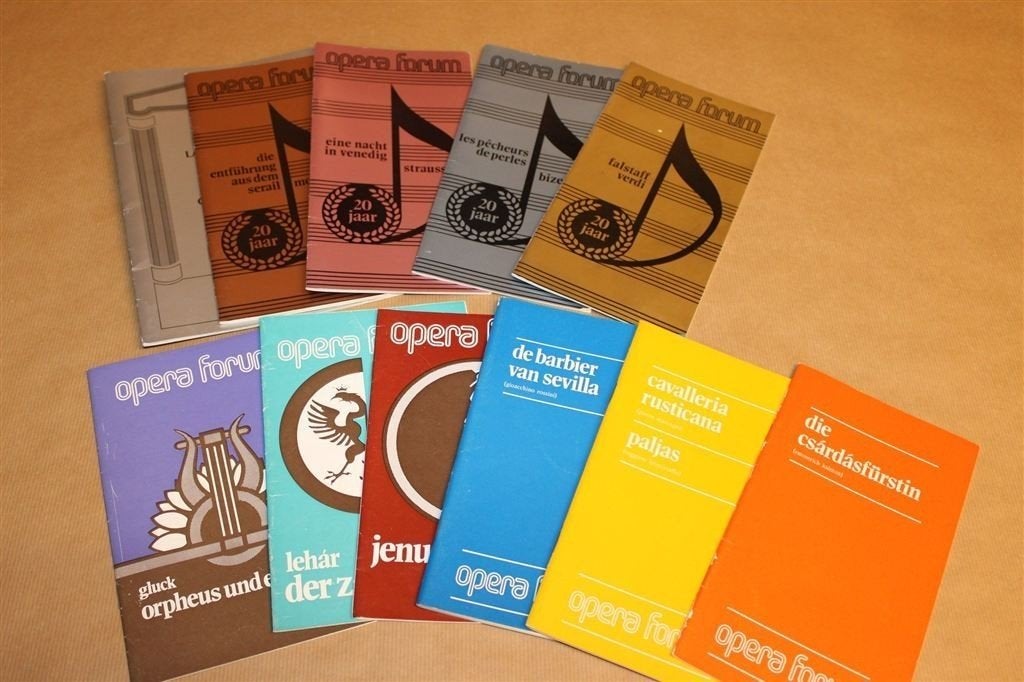 Opera Forum Programmaboekjes — Set Van 11 Stuks, Boeken, Ophalen of Verzenden, Gelezen, Artiest