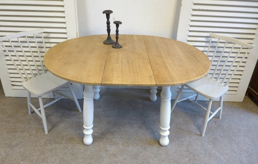 Foto 16 van Prachtige zwarte ronde uitschuifbare eettafel