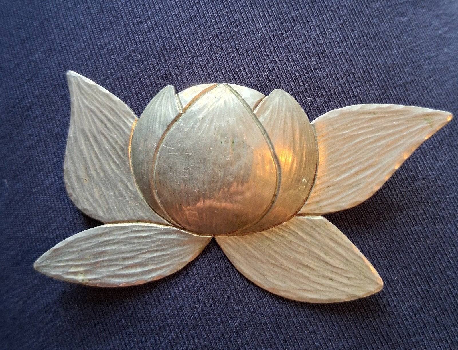 Vintage waterlelie lotus bloem broche.
8x 4 cm.
Bieden is zó, Overige materialen, 4 tot 7 cm, Gebruikt, Ophalen of Verzenden