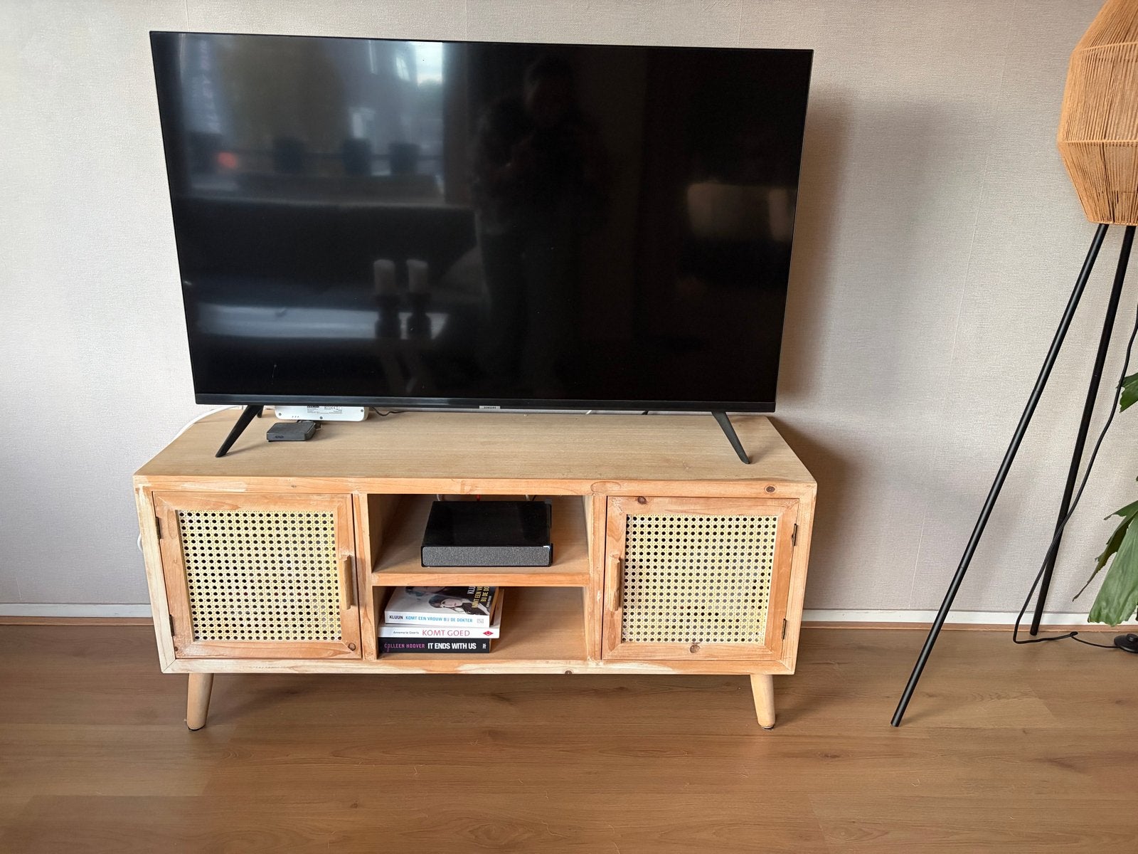 TV meubel van MDF en webbing (rotan vlechtwerk), Ophalen, 100 tot 150 cm, Zo goed als nieuw, Minder dan 100 cm