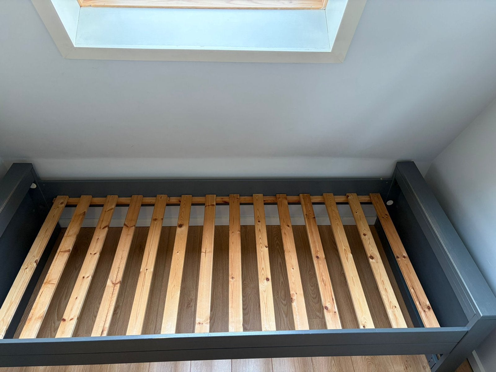 Eenpersoons Bed woood grijs, Ophalen, Gebruikt, 90 cm, Eenpersoons