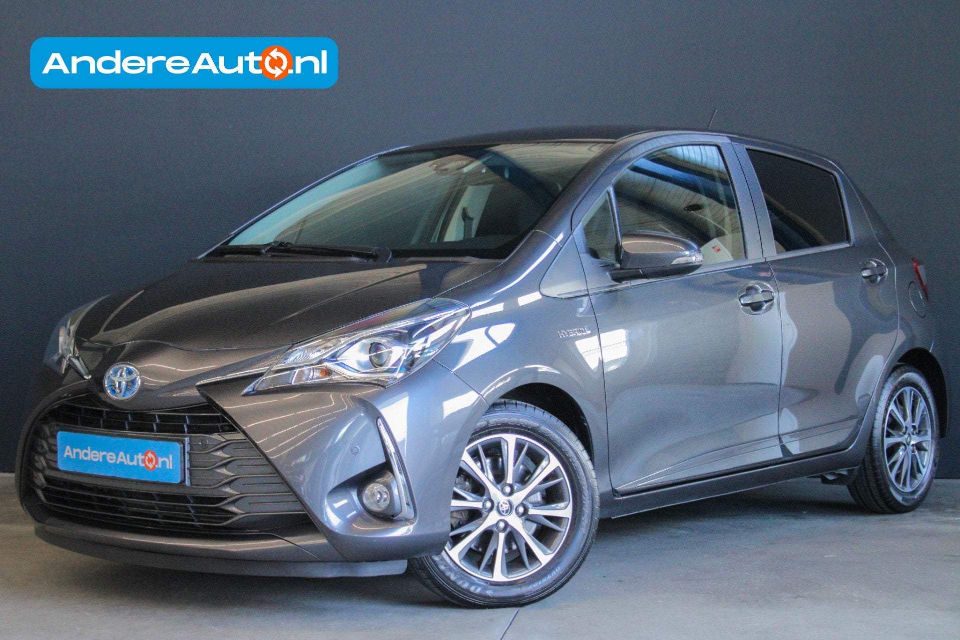 Toyota Yaris 1.5 Hybrid Y20 |parkeersensoren|stoelverwarming, Gebruikt, Zwart, 4 cilinders, Hybride Elektrisch/Benzine