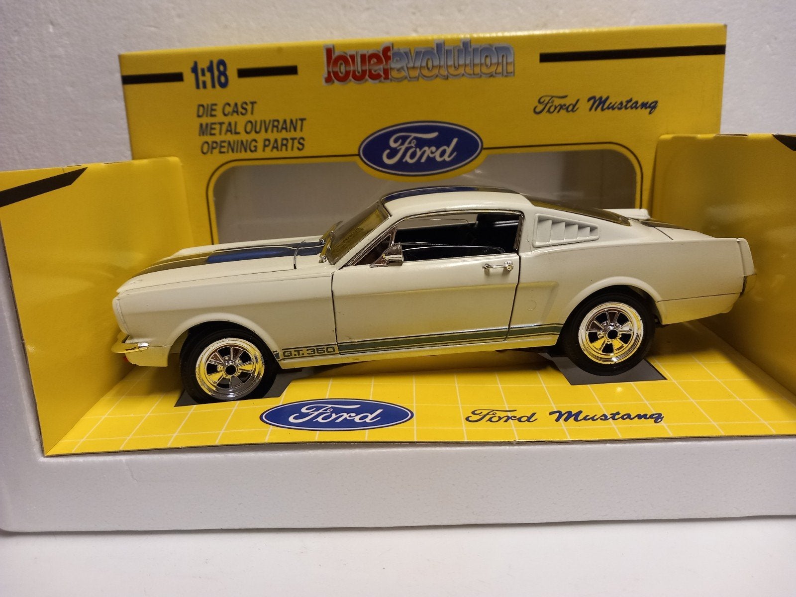 Ford Mustang GT 350 Shelby wit blue stripes Revell 1:18 KRD, Ophalen of Verzenden, Zo goed als nieuw, Auto, Revell
