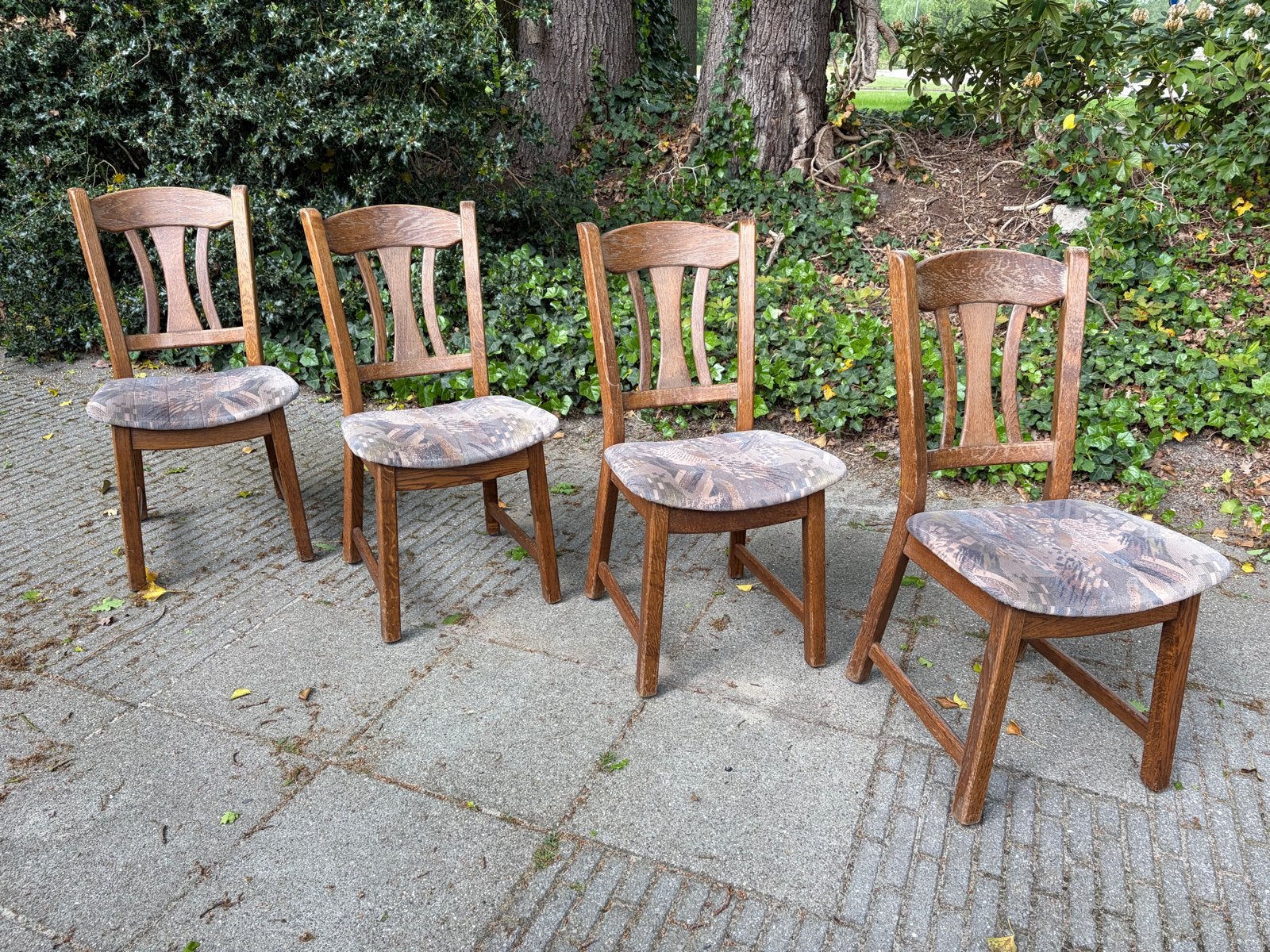Set van 4 houten eetkamerstoelen met gestoffeerde zitting, Ophalen
