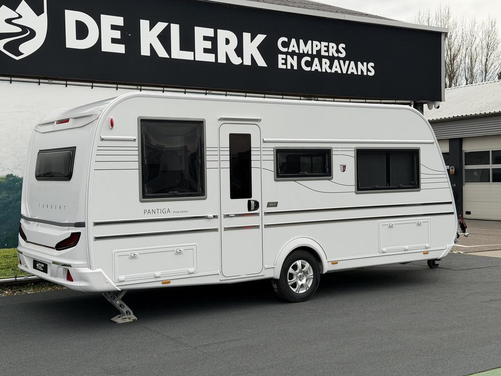 Tabbert Pantiga 490 E Finest Edition / 50% Deals (bj 2026), Caravans en Kamperen, Caravans, Tabbert, 7 tot 8 meter, Bedrijf, Info@deklerkcaravans.nl