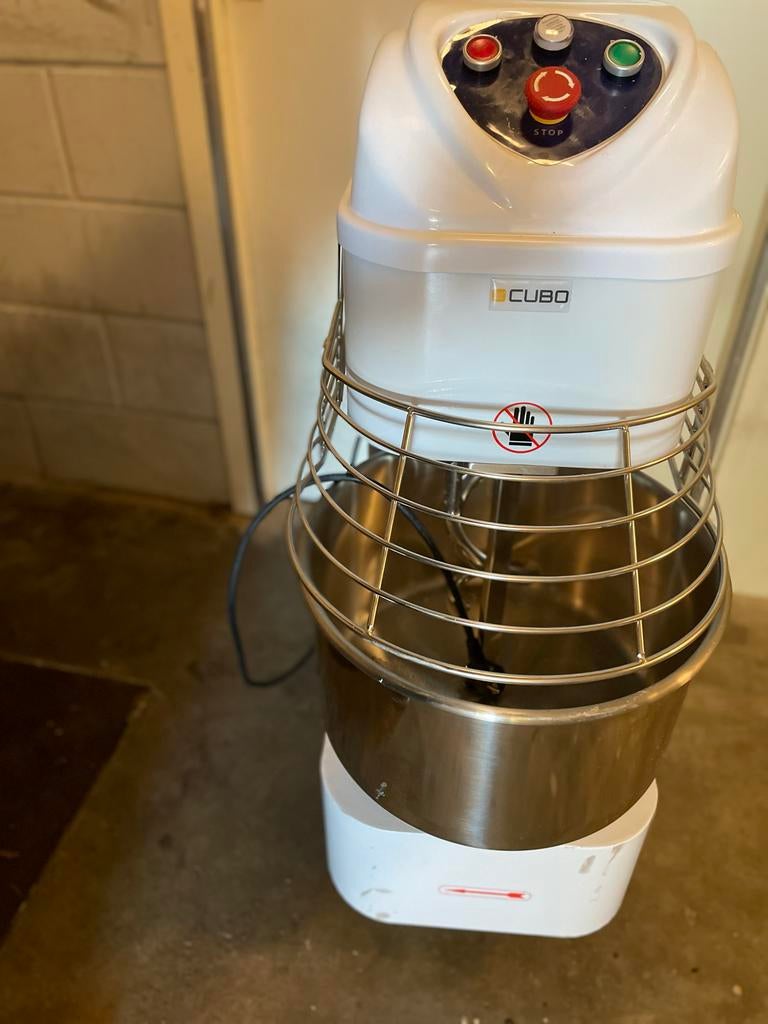 CUBO Spiraalkneder CS-DM-25 - 22L Deegmixer, Minder dan 1 liter, Ophalen, Zo goed als nieuw, 1 snelheid